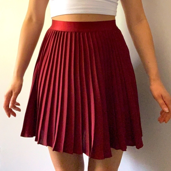 🌟 Express Burgundy Pleated A-Line Skirt - Women's Size Small!  🌟 - Picture 1 of 10